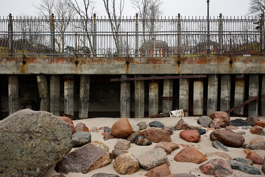 Тройной удар: состояние променада в Пионерском ухудшилось после зимних штормов (фото)