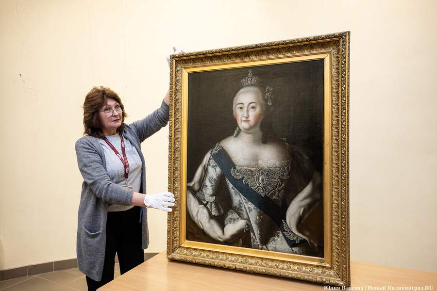 В Калининград привезли портрет и шпагу императрицы Елизаветы (фото)