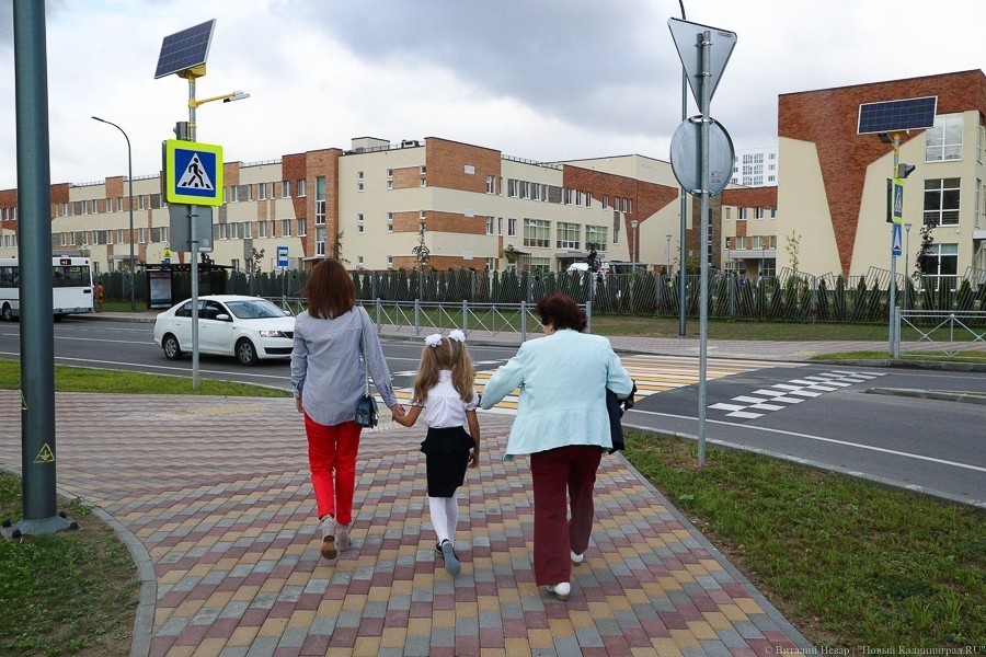 В Калининграде подсветили «темную тропу», ведущую к школе на ул. Флотской