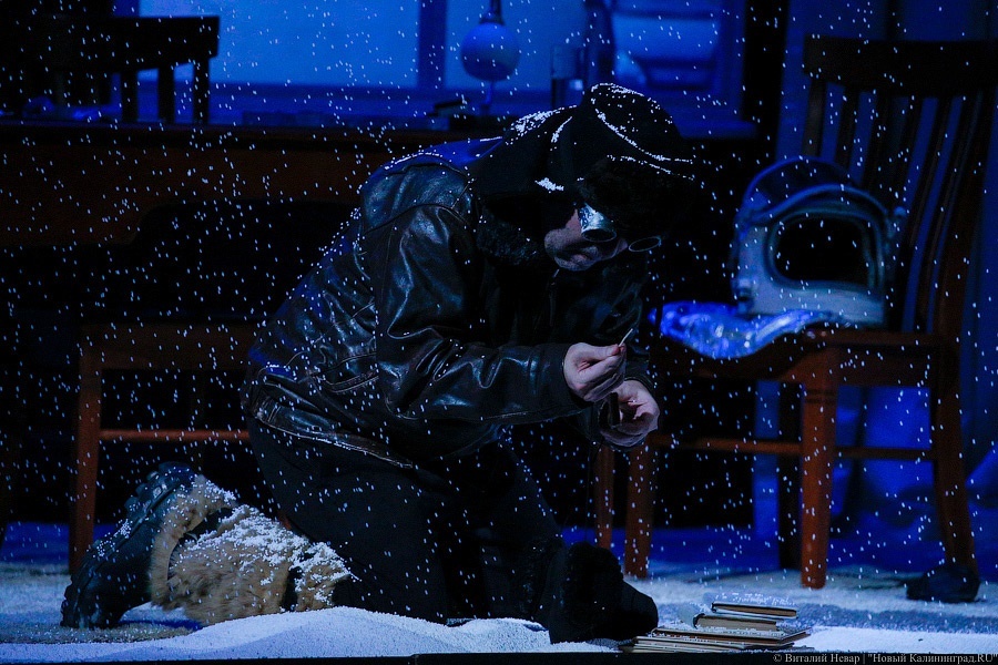 По мотивам Scorpions: Евгений Гришковец последний раз отыграл спектакль «Плюс один»