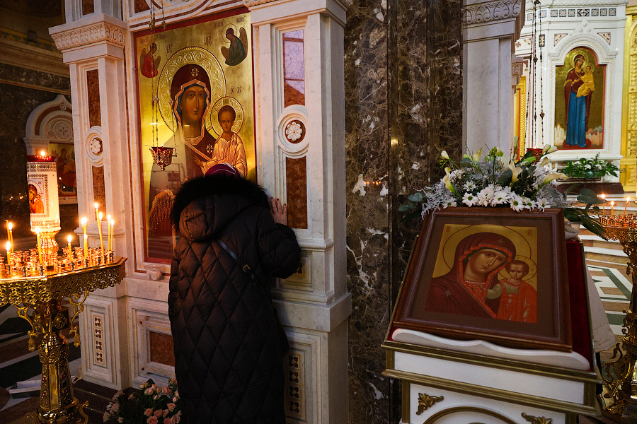 Великая агиасма: освящение воды в соборе Христа Спасителя в Крещенский сочельник (фото)