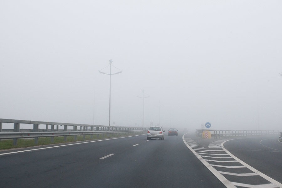 СК организовал проверку после гибели в ДТП женщины, шедшей с коляской вдоль трассы
