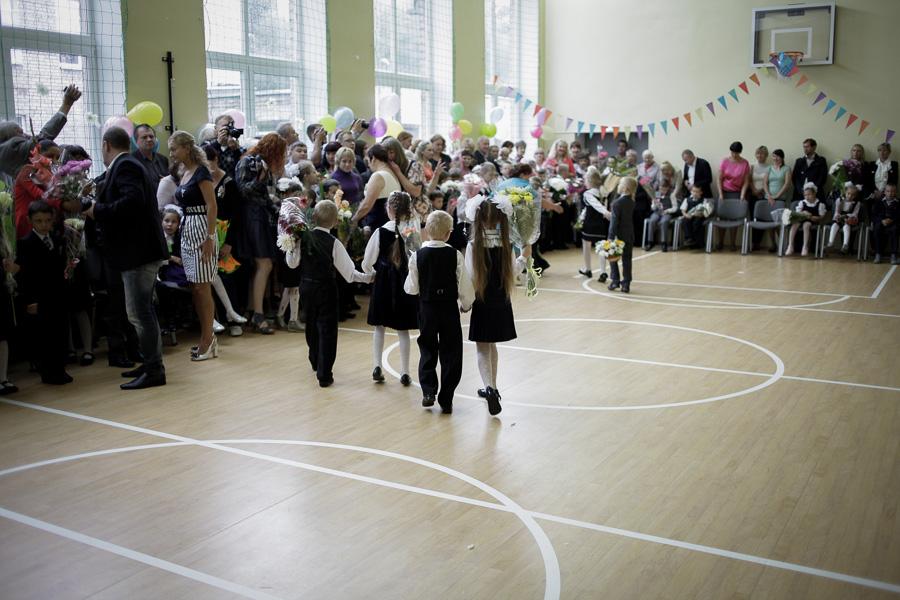 Как и все другие дети: Вика Петрова спустя 4 года после комы пошла в 1-й класс