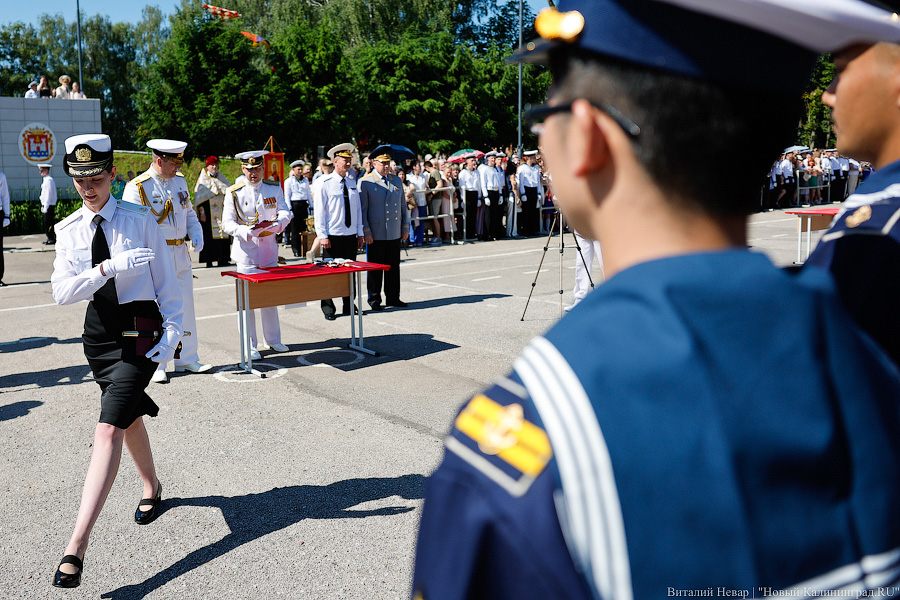 Погоны, кортики и женщины-офицеры: как прошел выпуск в БВМИ (фото)