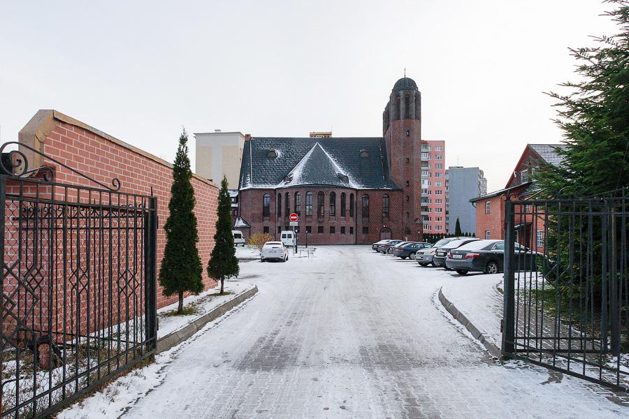 Автомастерская, фабрика, церковь: как строили и восстанавливали Кирху Креста на Острове