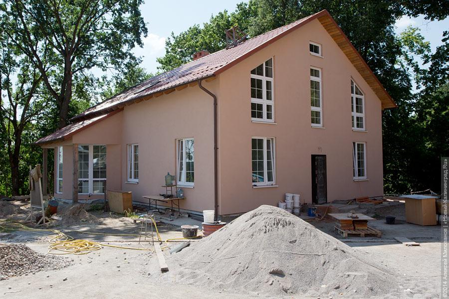 «Туристам можно, журналистам нельзя»: журналистов «Нового Калининграда.Ru» не пустили внутрь кирхи Арнау