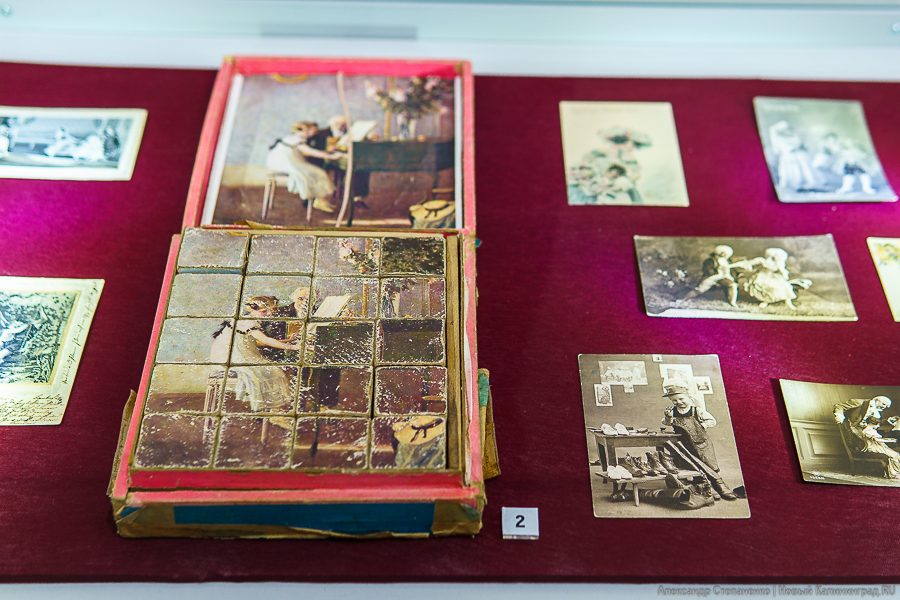 «С французским шармом»: в Калининграде открылась выставка шелковых картин (фото)