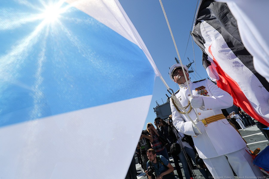 Трудный путь во флот: на БДК «Иван Грен» подняли Андреевский флаг