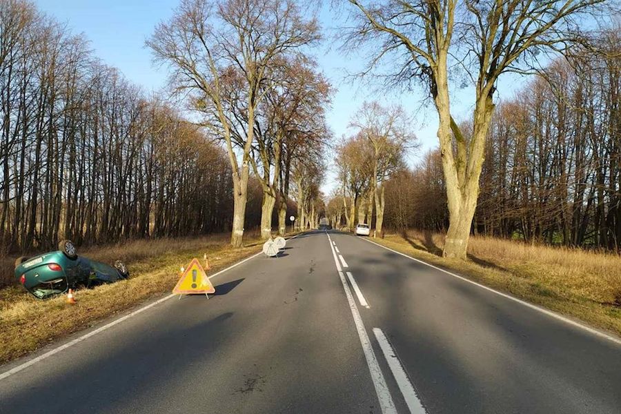 На мамоновской трассе перевернулся Ford с девушкой и 6-летним ребенком (фото)