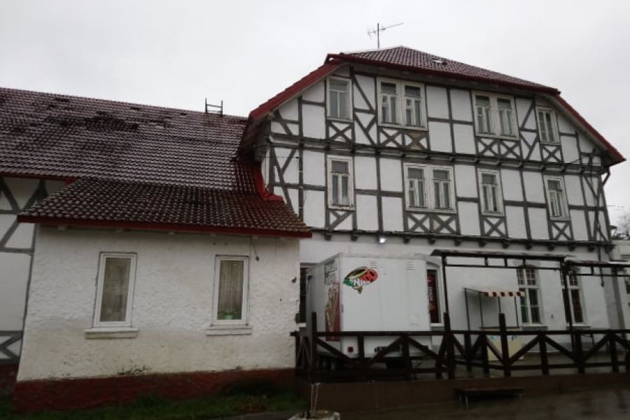 В Янтарном ограничивают проход к морю из-за ремонта исторического кинотеатра