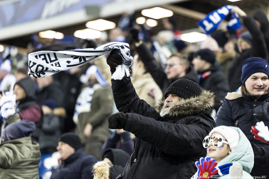 «Не футбол, а регби»: снежный матч «Балтика» — «Спартак» в фотографиях