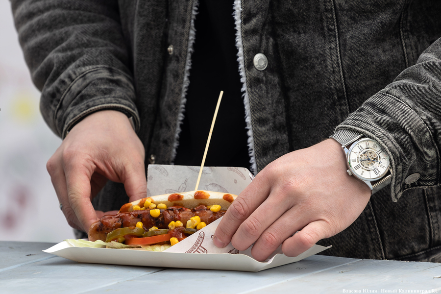 Стритфуд-музей: на острове Канта открылась майская ярмарка «еды и музыки»