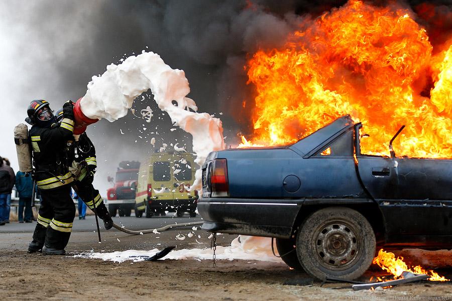 ДТП со зрелищным финалом: под Калининградом прошли учения спасателей