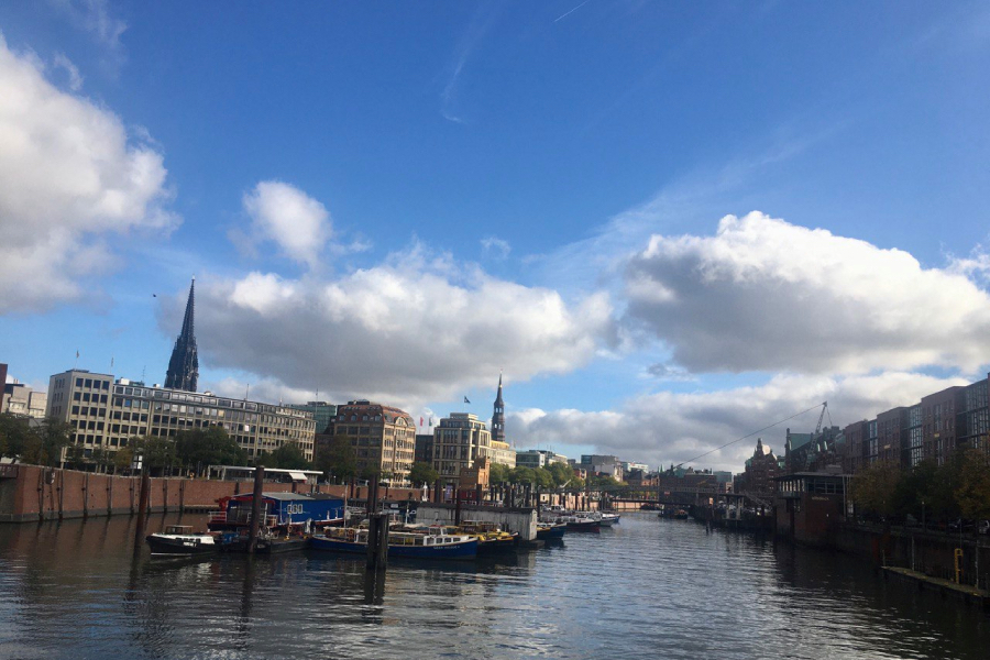 В Гамбурге эвакуируют часть населения из-за токсичного дыма после пожара на промскладах