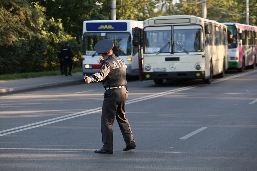 В Калининграде автобус с 19 пассажирами рухнул в ручей с  моста  (фото)