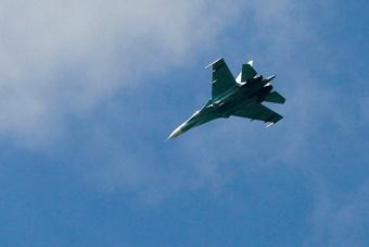Истребитель Су-27 во время учебного полета совершил аварийную посадку