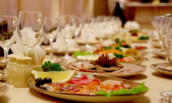 «Русский пир» организует новогодний банкет в любой точке Калининграда и области