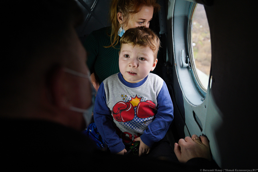 Полет в подарок: летчики Балтфлота исполнили мечту тяжелобольного 6-летнего мальчика