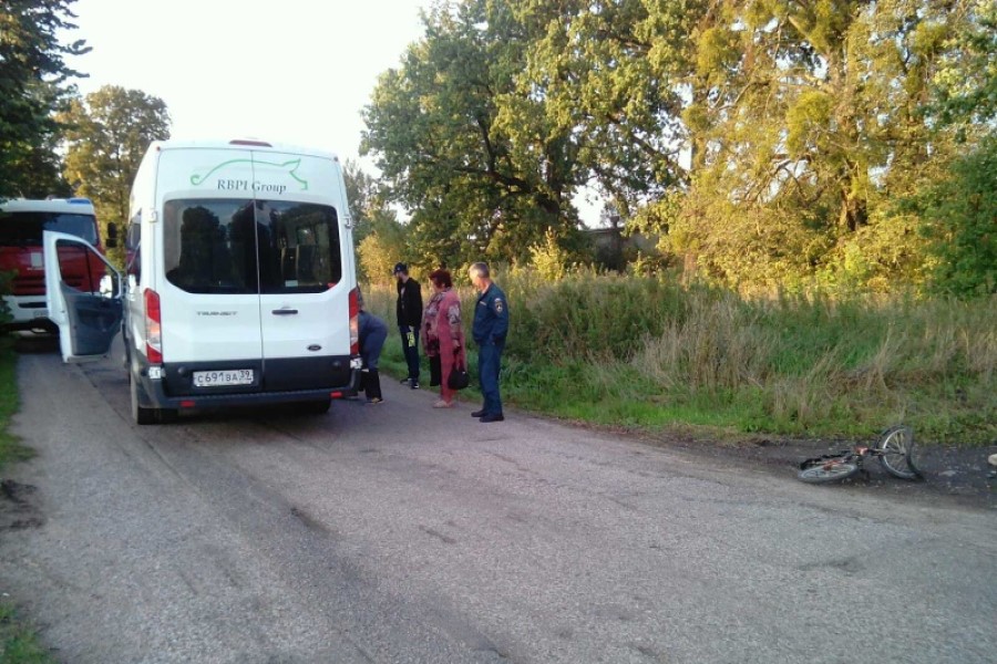 Под Правдинском микроавтобус сбил ребенка на велосипеде