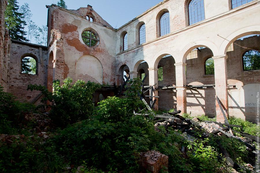 Пепел на руинах: что произошло с частично сгоревшей кирхой в Полесском районе