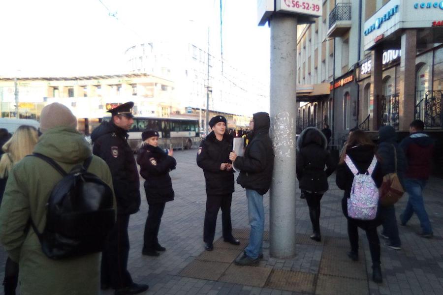 В Калининграде прошли одиночные пикеты против коррупции в здравоохранении (фото)