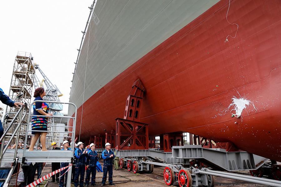 Исполин на колёсах: в Калининграде спустили на воду фрегат «Адмирал Макаров»