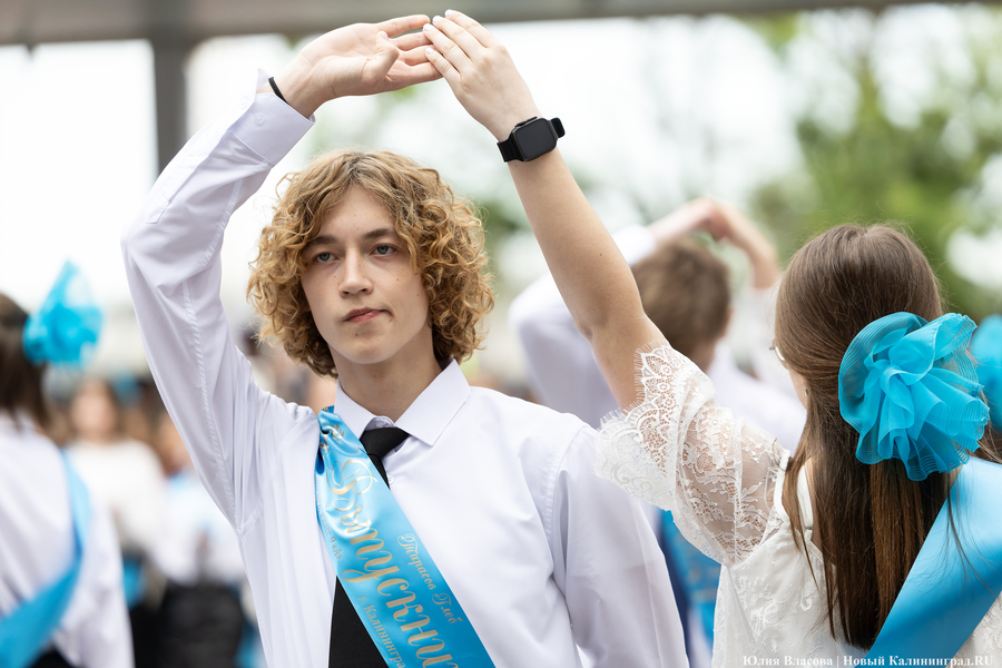 Под вальс из старого фильма: как проходил «Последний звонок» в школе № 6