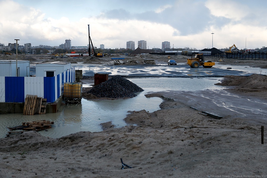 И Остров плывет: что происходит в «сезон дождей» у нового стадиона