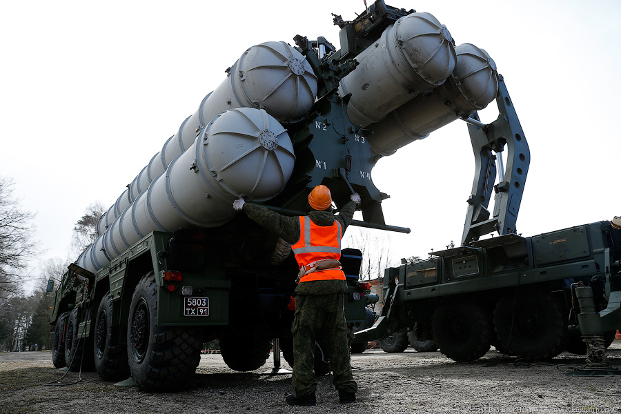 На страже: С-400 отразил атаку вероятного противника