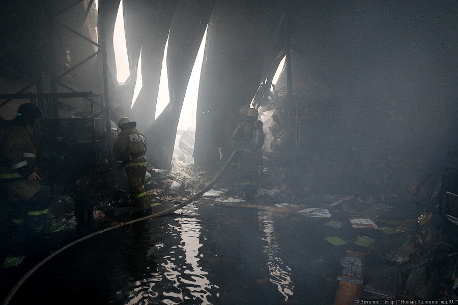 Огненное утро: как калининградские пожарные спасали винный склад