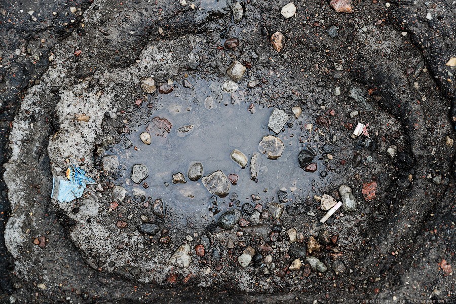 В ожидании «плямб»: как выглядят дороги Калининграда после зимы (фото)