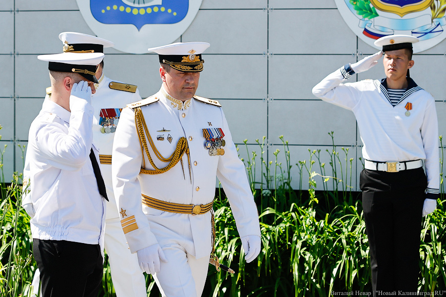 Погоны, кортики и женщины-офицеры: как прошел выпуск в БВМИ (фото)