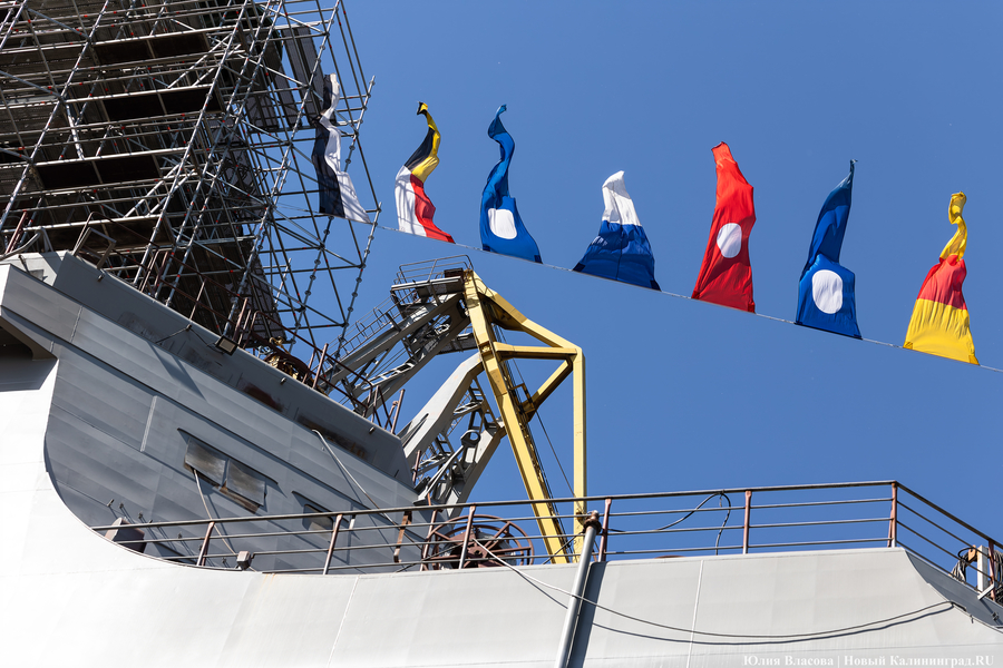 Флагман ВМФ России: в Калининграде спустили на воду большой десантный корабль (фото)