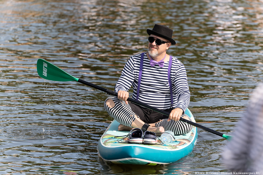 Царевны и богатыри на сапах: как в Калининграде прошёл костюмированный заплыв (фото)