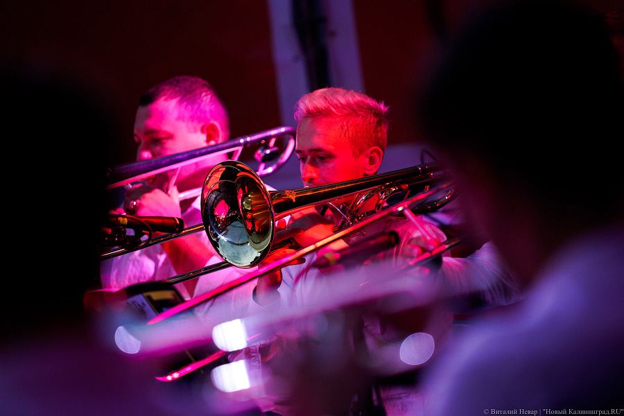 Алиханов вместо Сантаны: как прошла презентация новых дат «Калининград Сити Джаза»