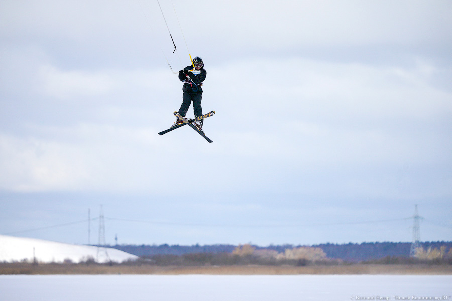 Сноукайтеры вышли на Калининградский залив. Посмотрите, как это красиво