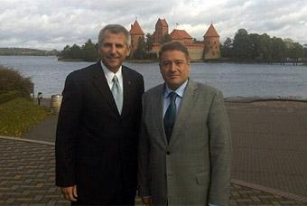 Боос пригласил главу МИД Литвы лететь в Стокгольм на его самолете