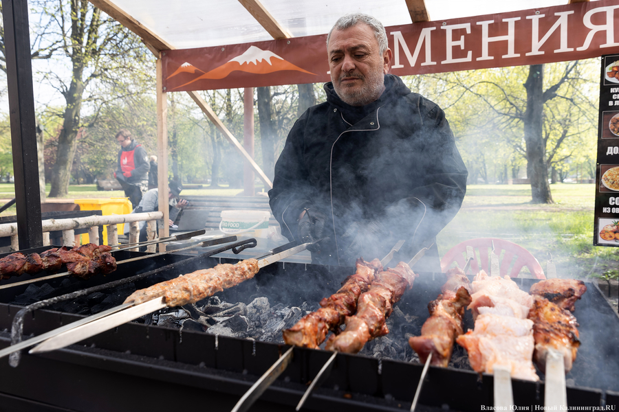 Стритфуд-музей: на острове Канта открылась майская ярмарка «еды и музыки»