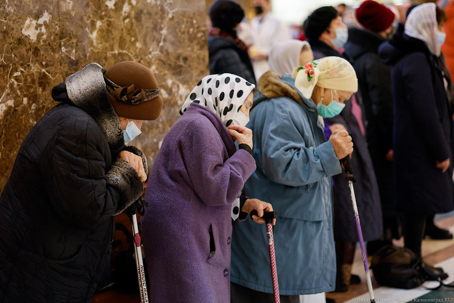 Без проруби, но с литургией: в Храме Христа Спасителя провели праздничную службу (фото)