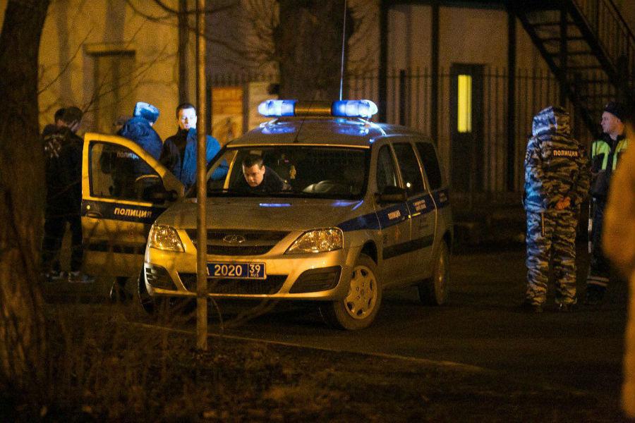 Ночью в Калининграде посетителей клуба эвакуировали из-за сообщения о бомбе
