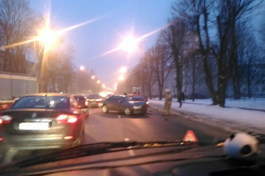 Автомобилисты сообщают о тройном ДТП на ул. А. Невского (фото)