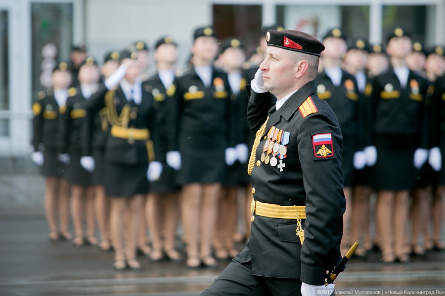 «Гвоздики», «Град» и снег: в Калининграде прошел Парад Победы