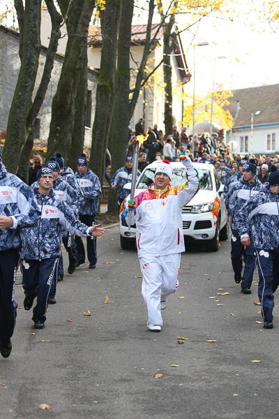 «Огоньку не найдется?»: Светлогорск встретил олимпийскую эстафету
