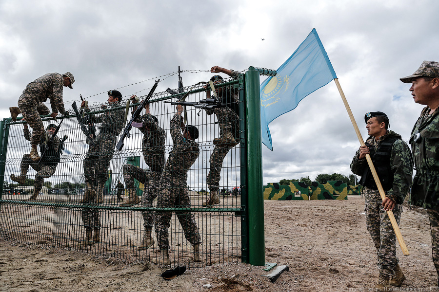 Чей морпех круче всех: фоторепортаж с конкурса «Полоса препятствий»