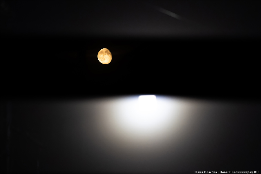 Индустриальные смыслы «Смены»: как прошёл фестиваль света в Кузнечном цехе (фото)