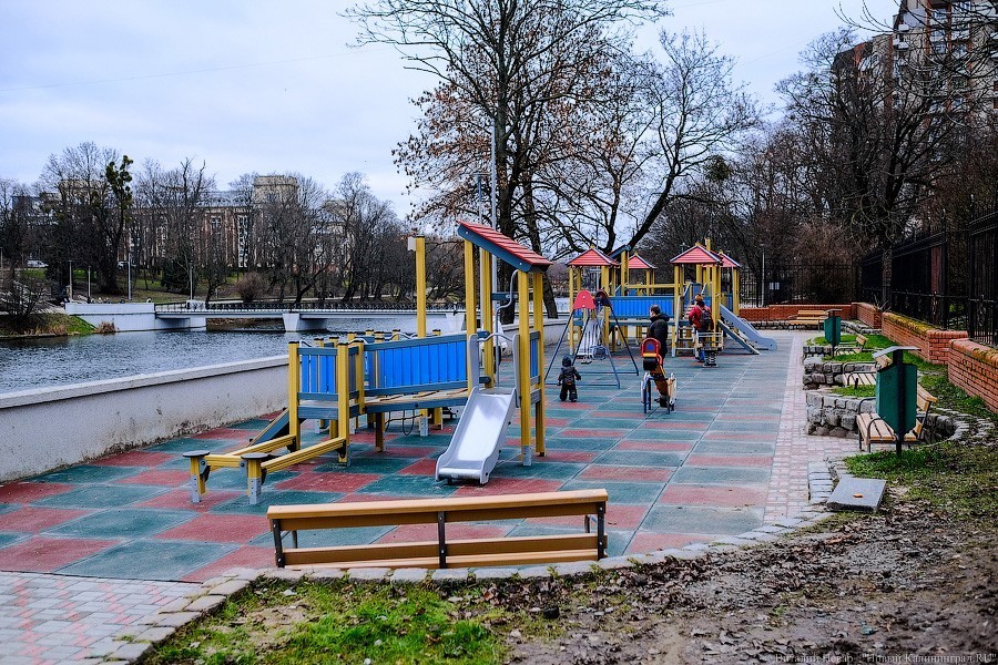 Бетон и пустота: в Калининграде завершается благоустройство Нижнего озера (фото)