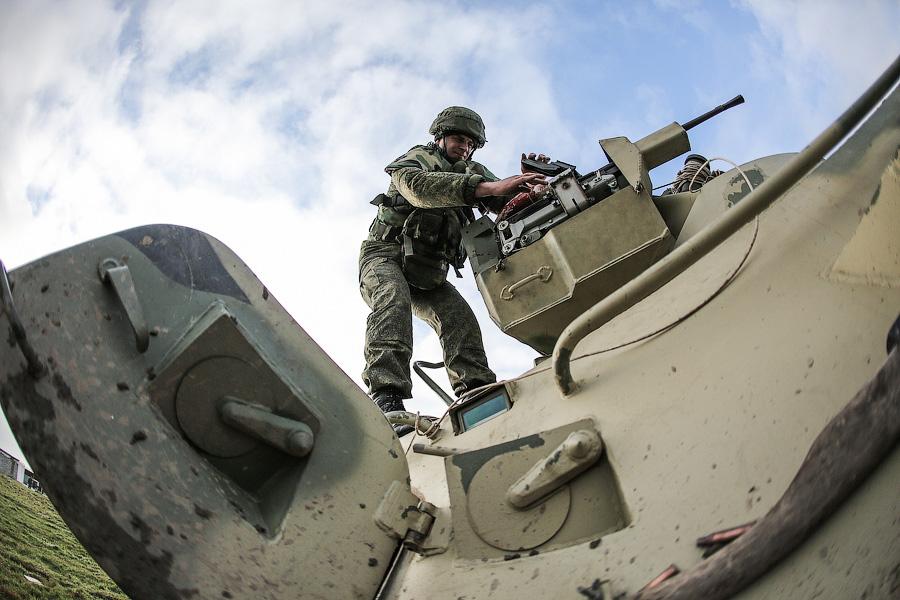 «Огонь!»: боевая подготовка морпехов в Хмелёвке (фото)