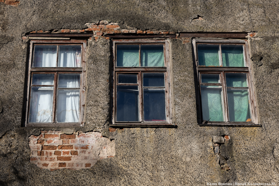 «Кирпич едят птицы»: в замке Лабиау объяснили, почему не сбивают с него штукатурку