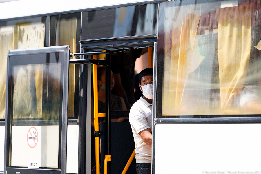 Не для слабаков: желающие уехать к морю штурмуют электрички и автобусы