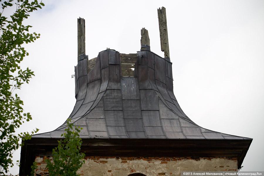 Газ и кости: в кирхе 15-го века в Зеленополье рушатся стены и исчезают захороненные останки